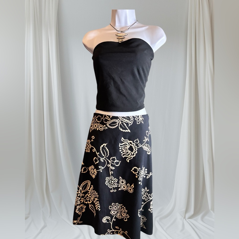 Chic Black and White Floral A-Line Skirt